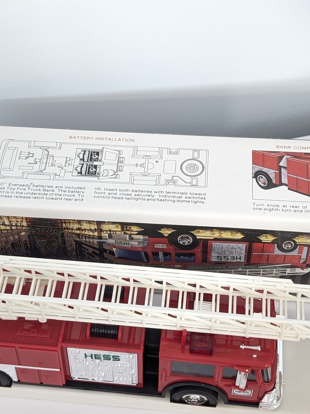 1986 Vintage Hess Toy Red Fire Truck Bank — First Edition Collectible NOS - Picture 2 of 11